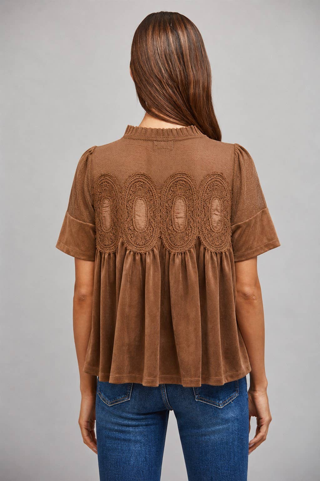SHEER MESH UPPER PANEL WITH LACE APPLIQUE FAUX SUEDE TOP: Burgundy / S
