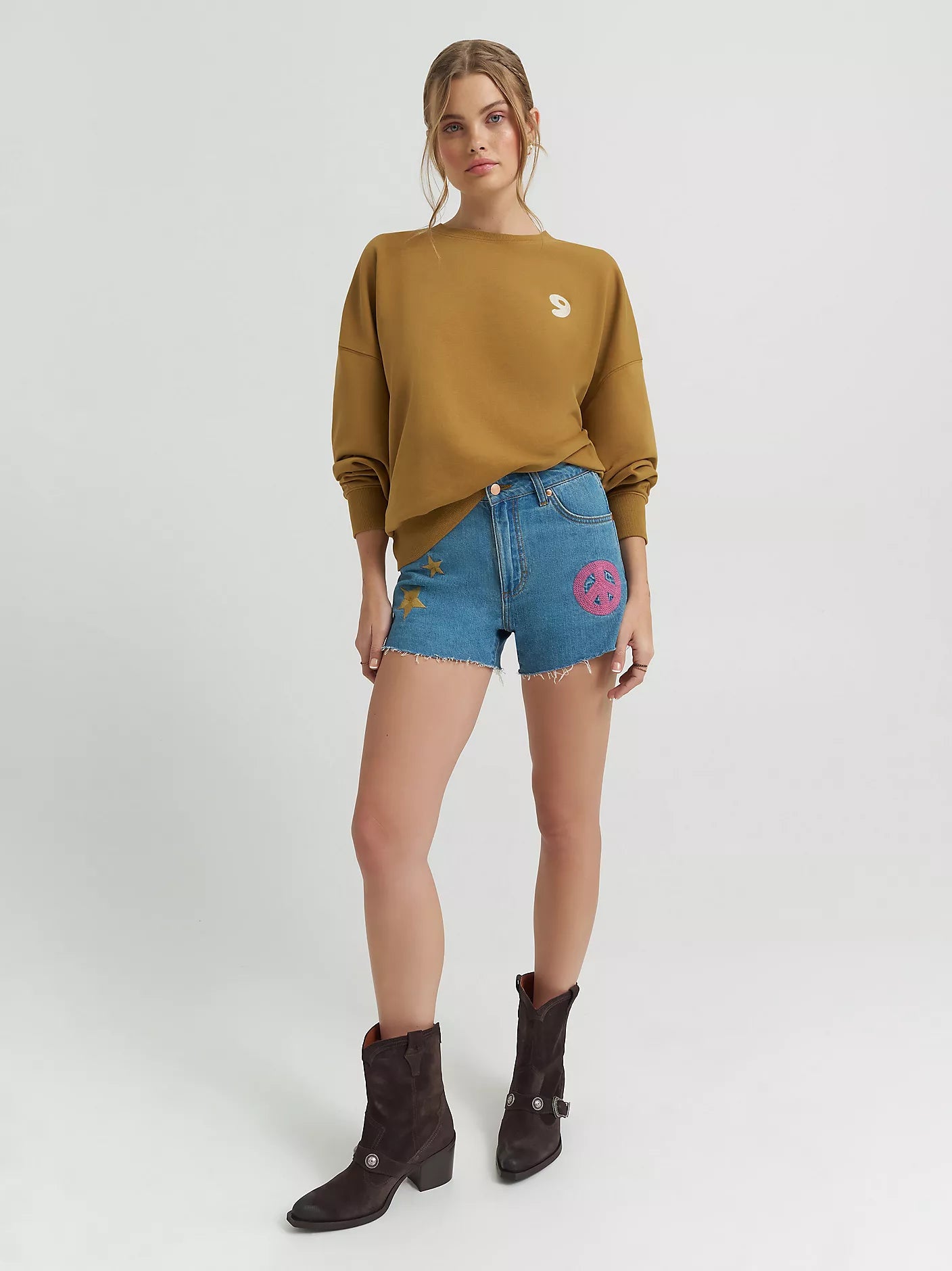 Wrangler® X Lainey Wilson Embroidered Cowboy Short – Denim | 112375881