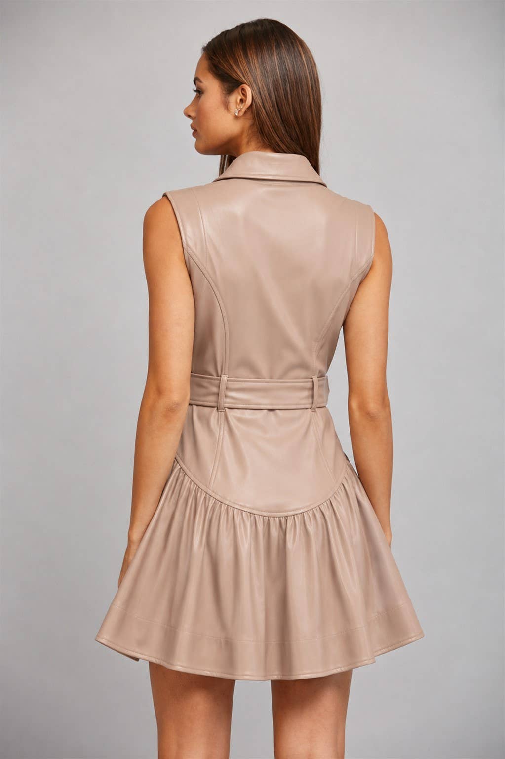 FAUX LEATHER BELTED DROP WAIST DRESS FD35993: CHOCO BROWN / M
