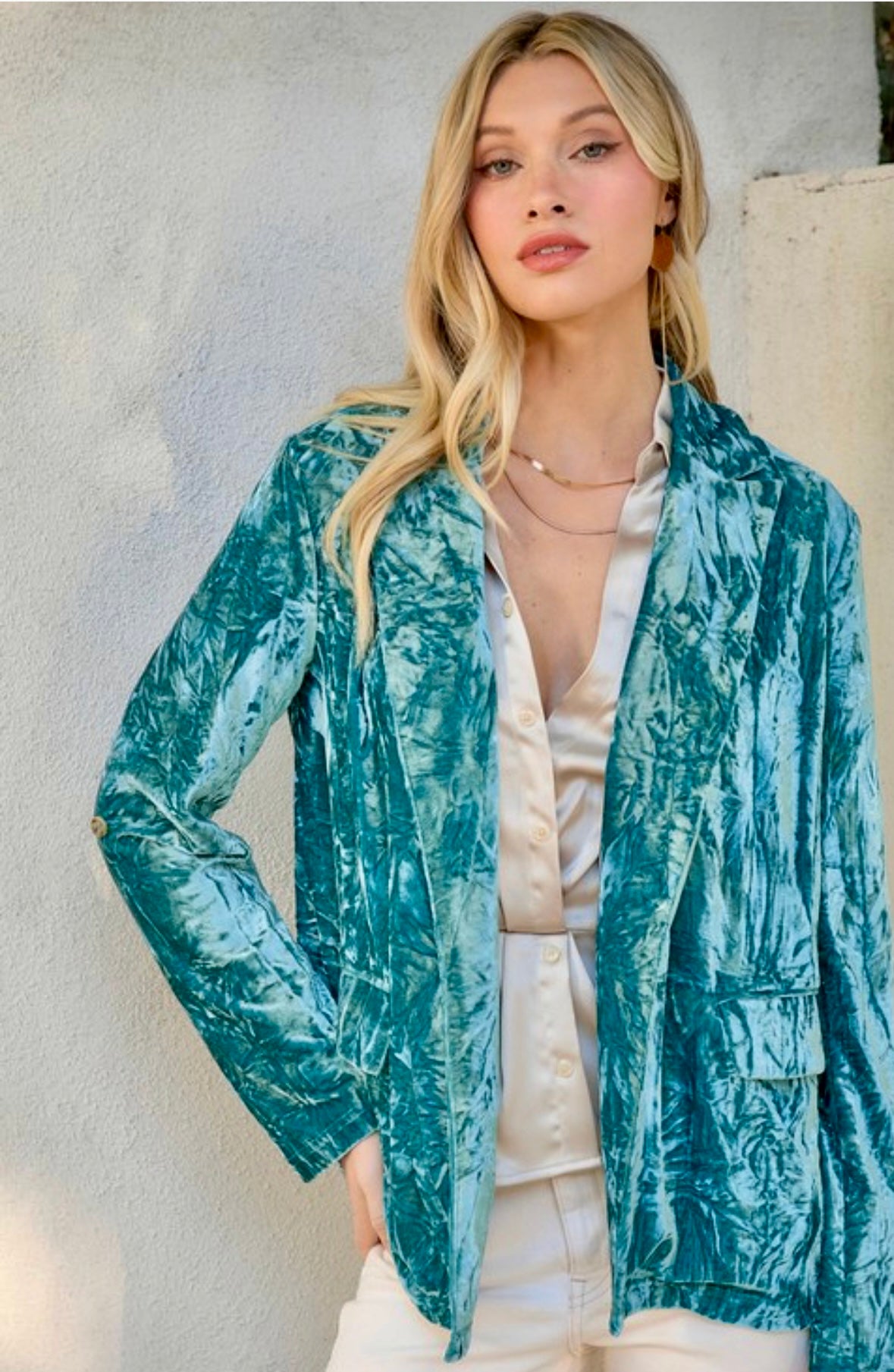ROLLED UP SLEEVE VELVET BLAZER