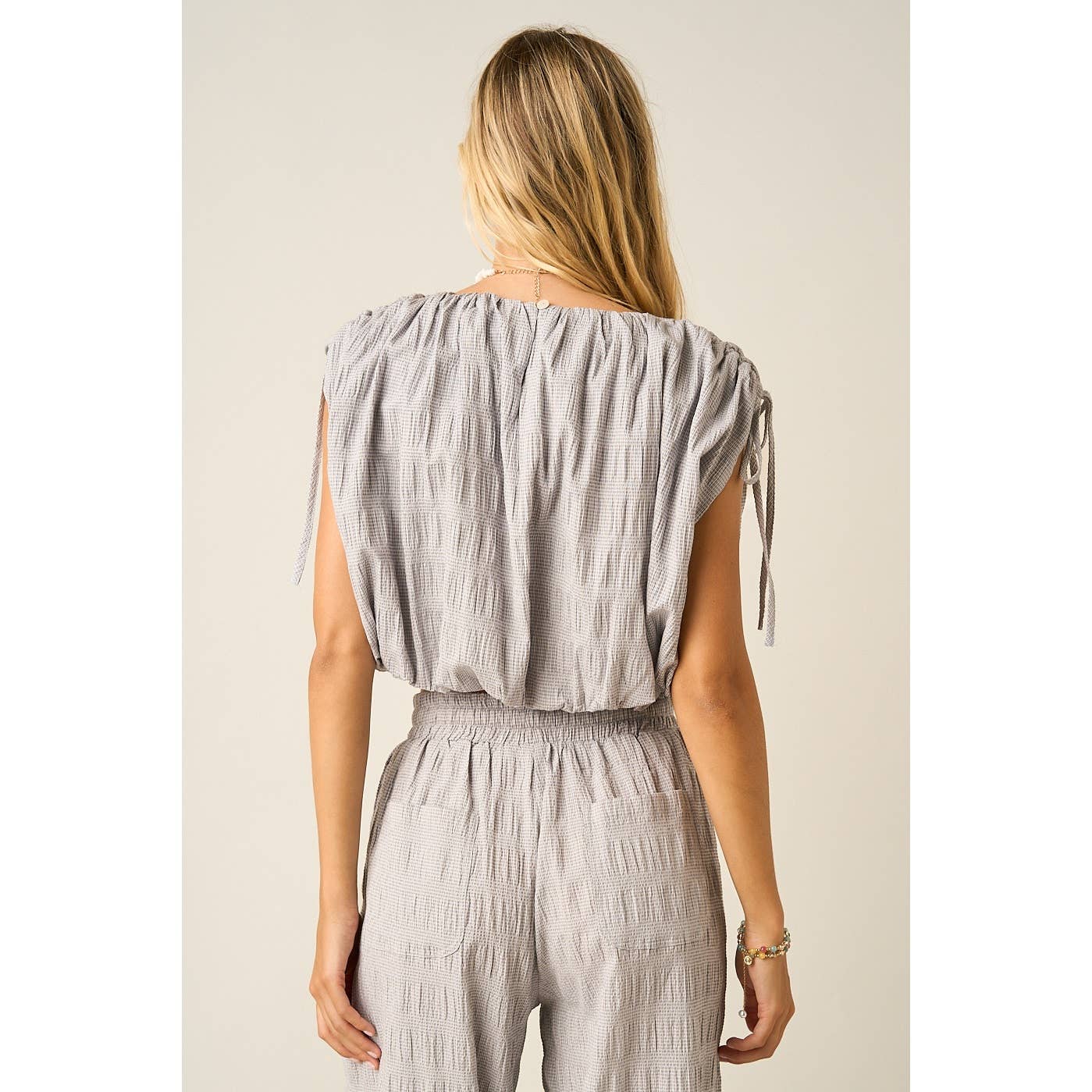 TEXTURED DRAWSTRING SHOULDER CROP TOP: LT.GREY / S-M-L(2-2-2)