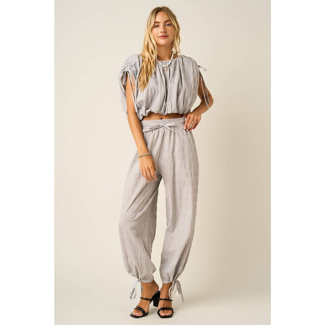 TEXTURED DRAWSTRING SHOULDER CROP TOP: LT.GREY / S-M-L(2-2-2)