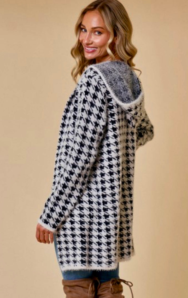 FUZZY HOUNDSTOOTH CARDIGAN