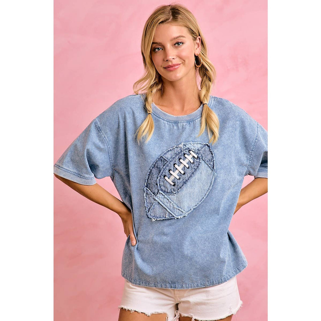 GAMEDAY DENIM WASH FOOTBALL APPLIQUE COTTON T SHIRT: WASHED DENIM / M