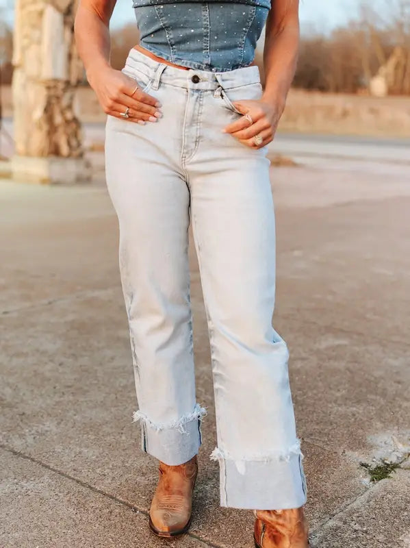 LIGHT WASH CUFF JEAN