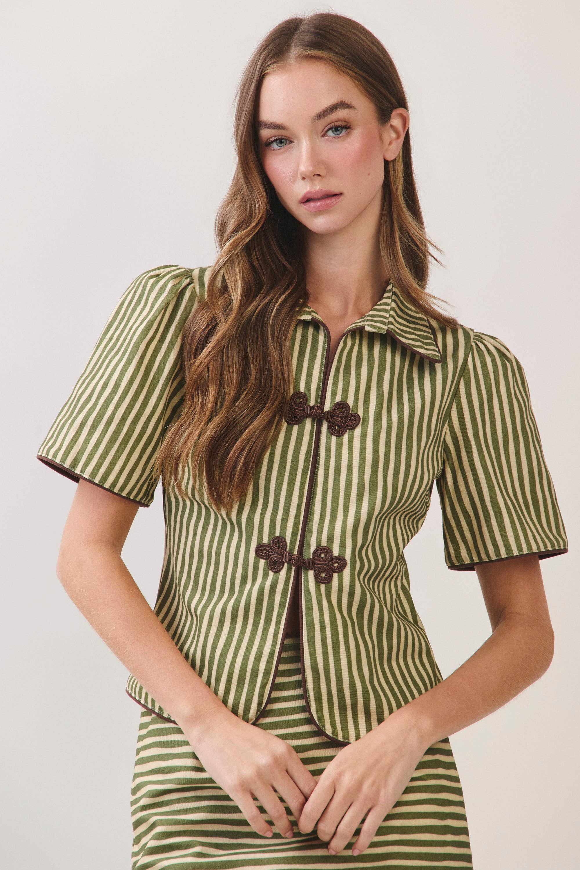 CT10179-Striped Frog Closure Collared Top: Green / S