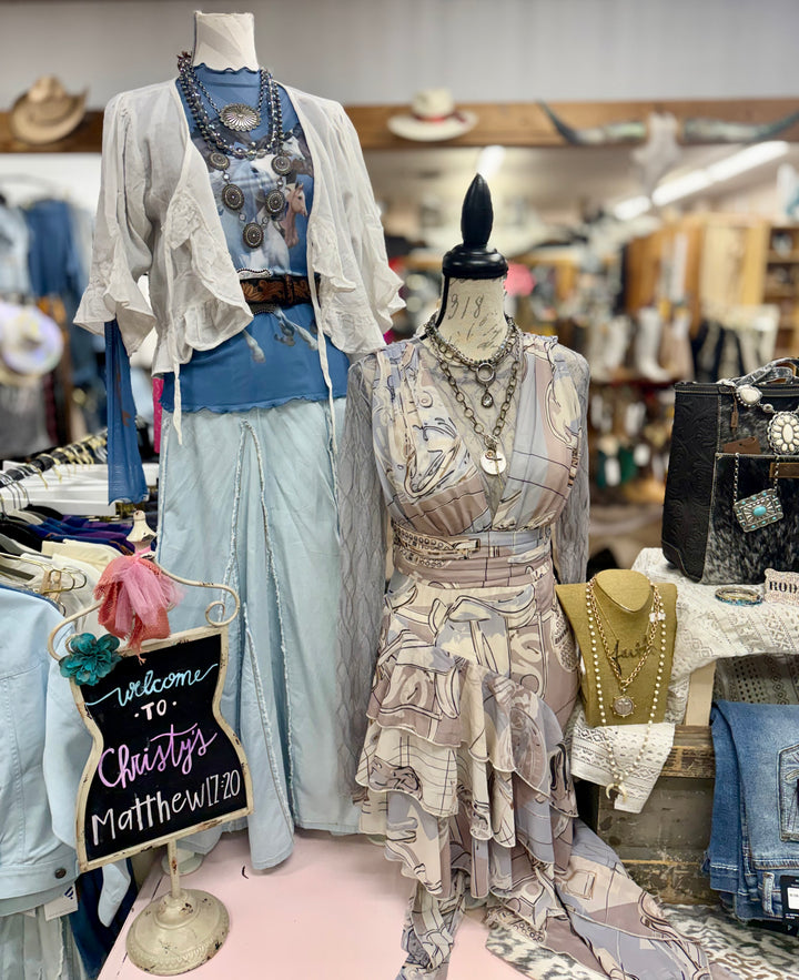DENIM SKIRT WITH FLARE AND RAW EDGES