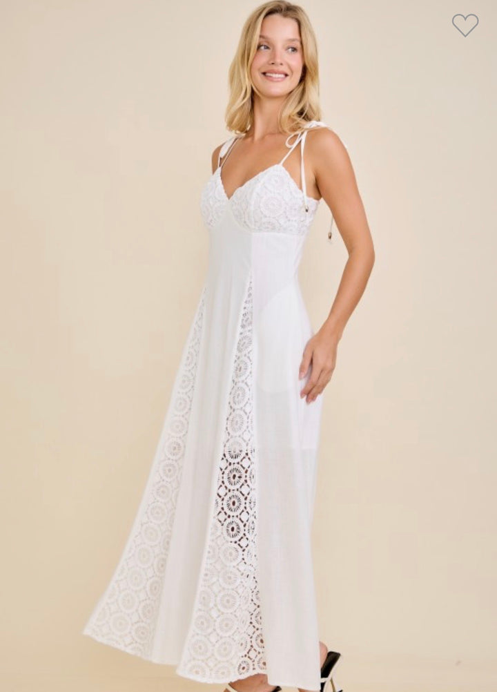 WHITE LACE DETAILS MAXI DRESS