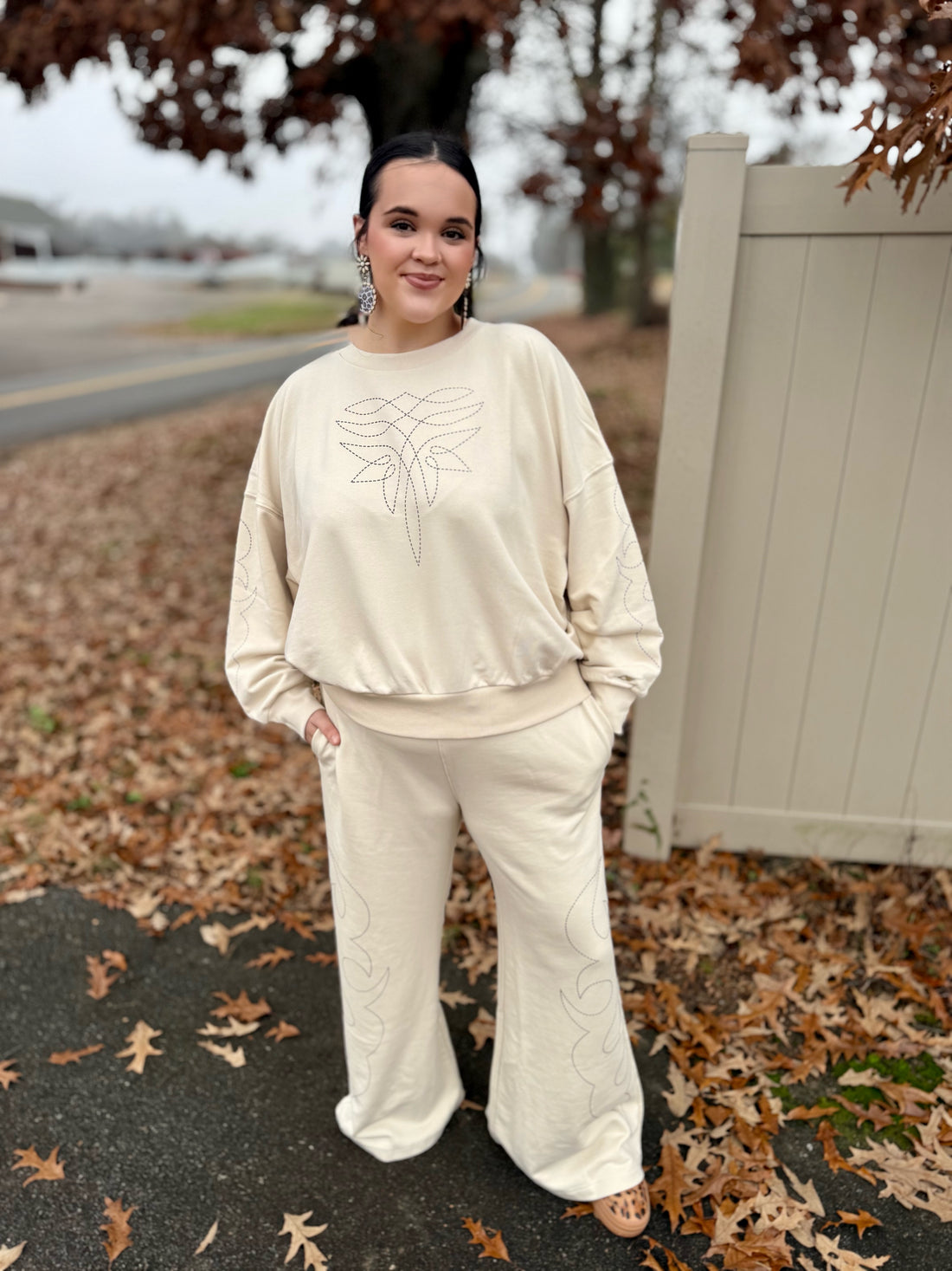 X Lainey Wilson Cowboy Sweatshirt - Cream - 112375627