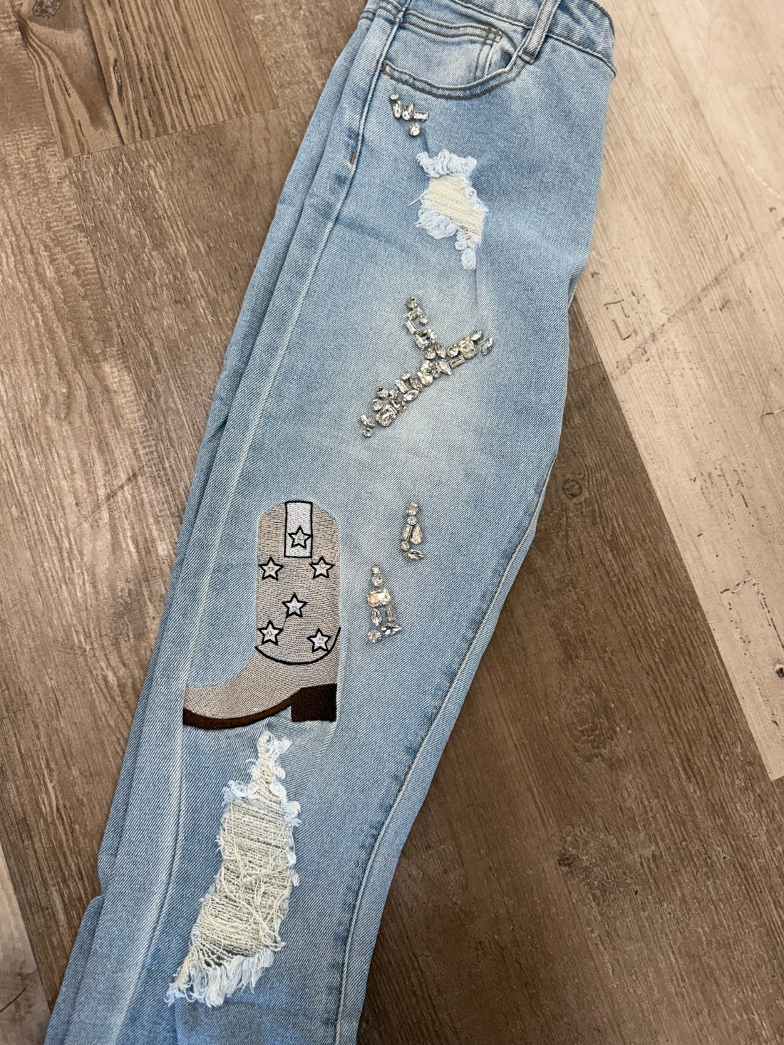 STONE WASH BOOT EMBROIDERY JEANS