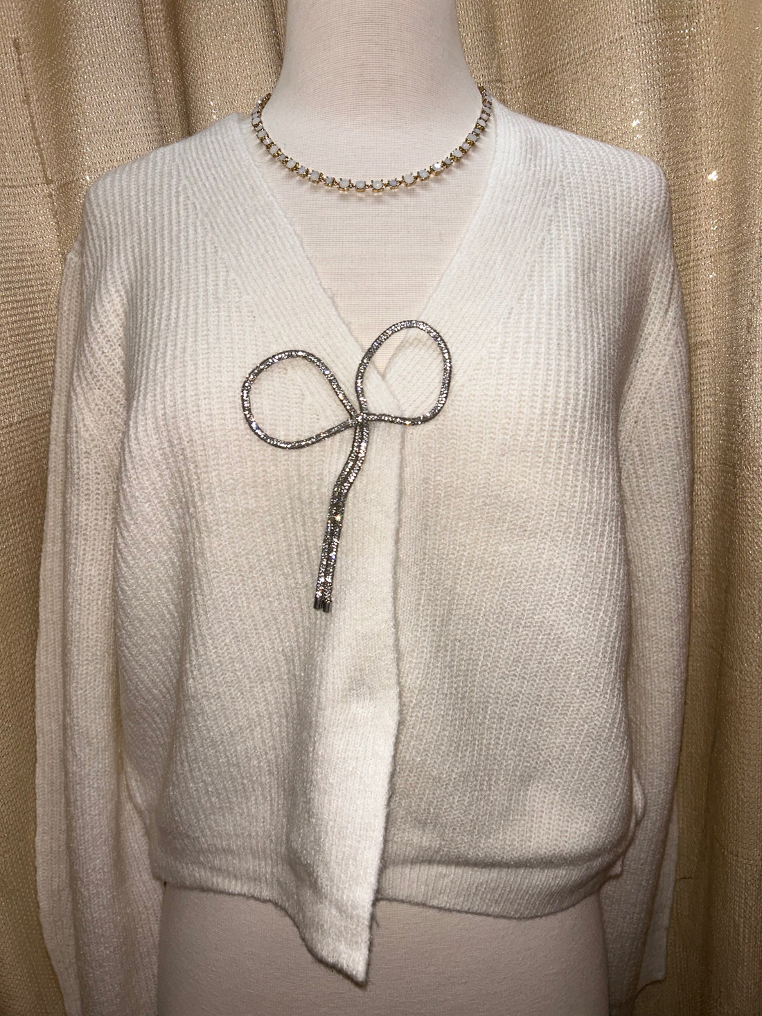 Cream Sweater with Rhinestone Bow – HF25F043
