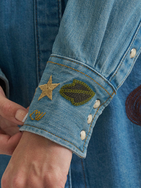 Wrangler® x Lainey Wilson Denim Shirt – Women’s Western Button-Down (112375521)