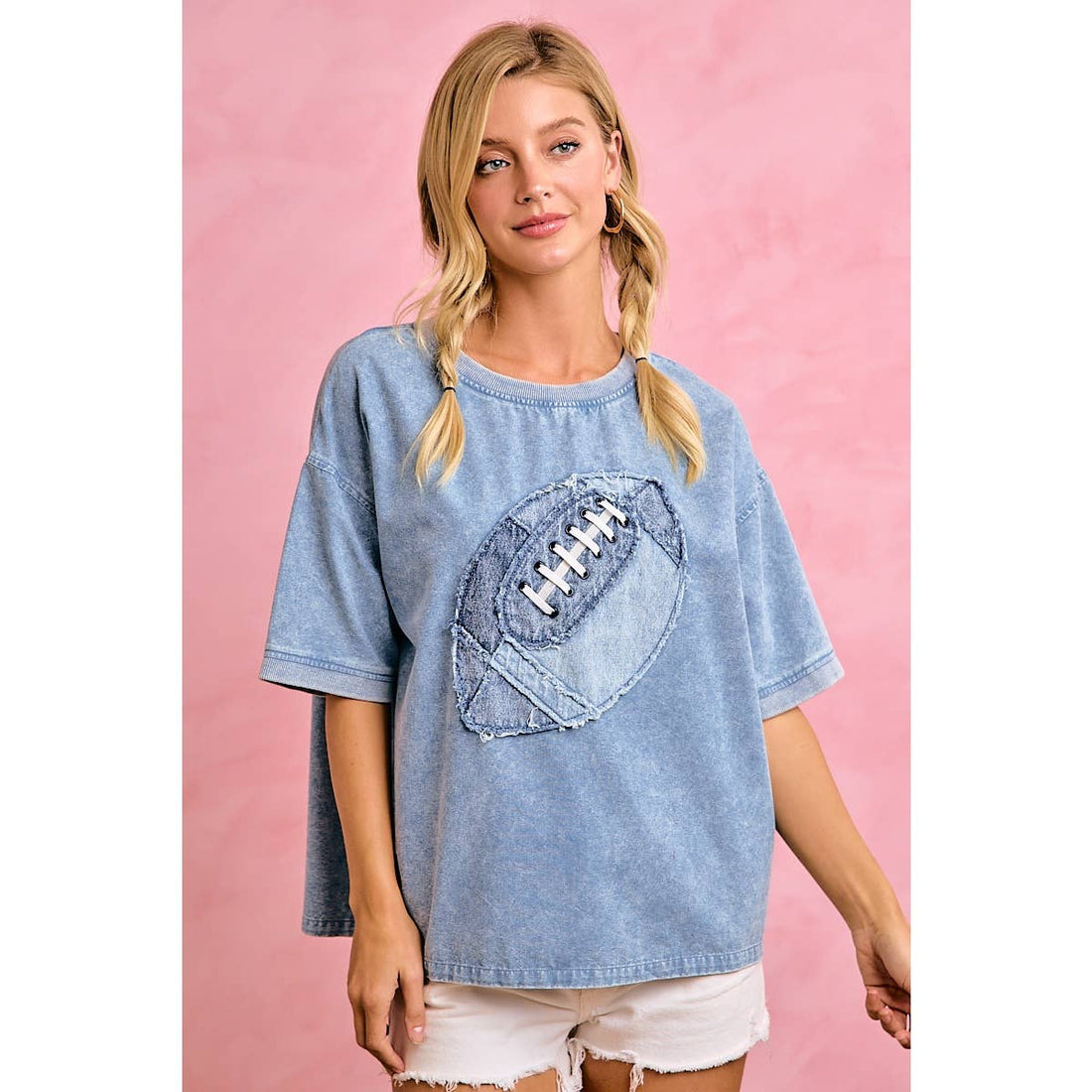GAMEDAY DENIM WASH FOOTBALL APPLIQUE COTTON T SHIRT: WASHED DENIM / XL