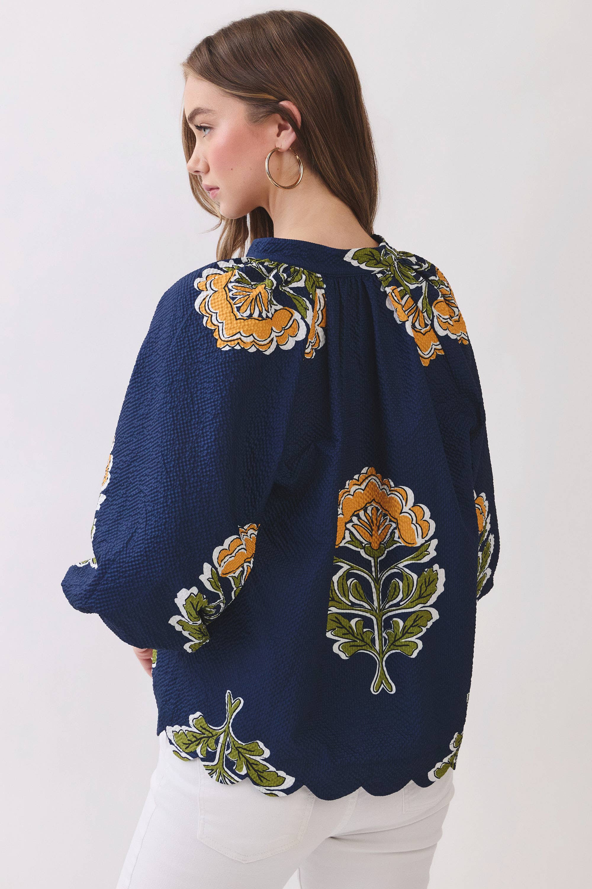 CT10123-Floral Print Scalloped Hem Textured Blouse: NAVY / M