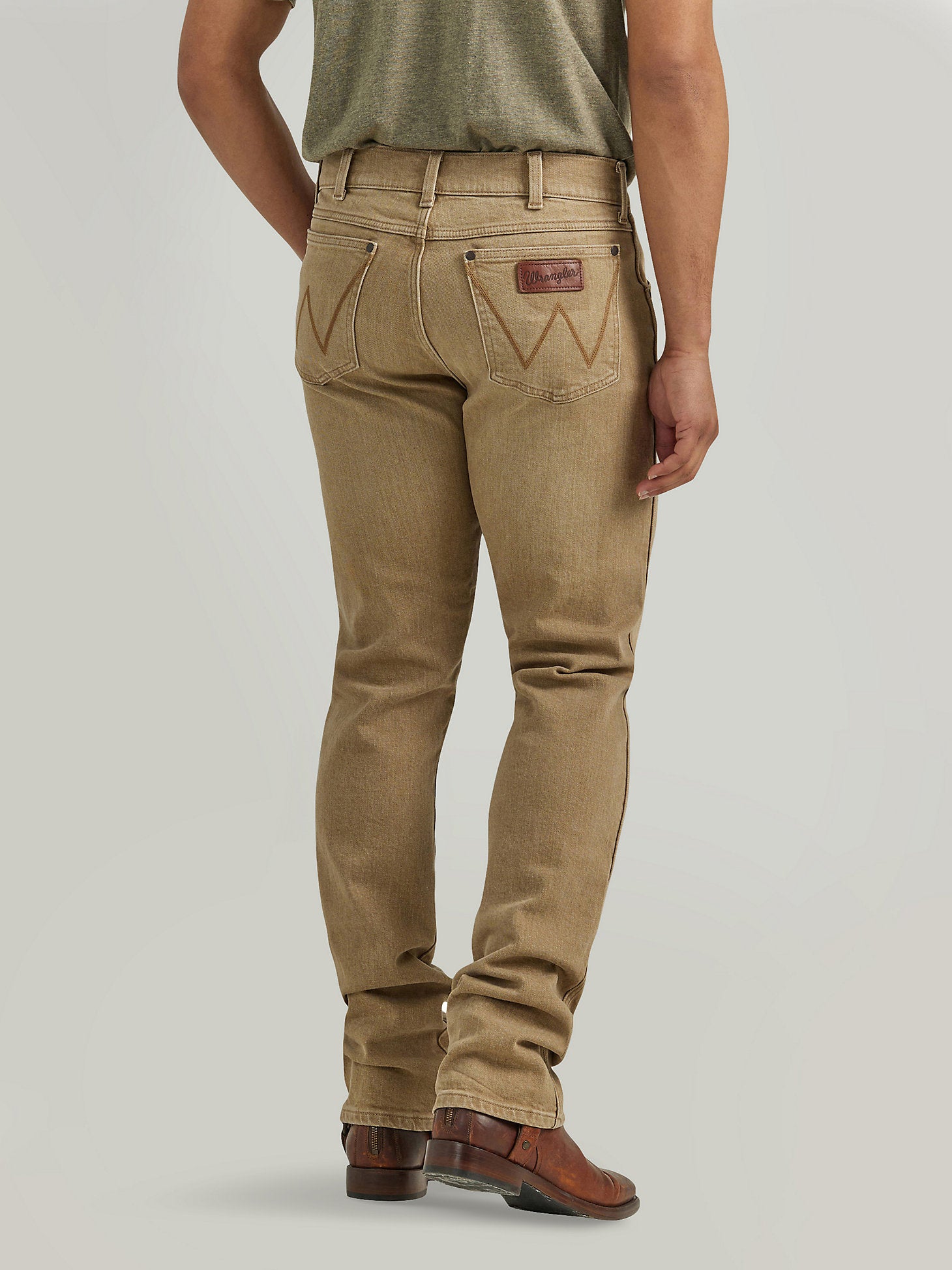 MEN'S WRANGLER COLOR WASH RETRO® SLIM FIT STRAIGHT LEG JEAN IN SADDLE: 112345014