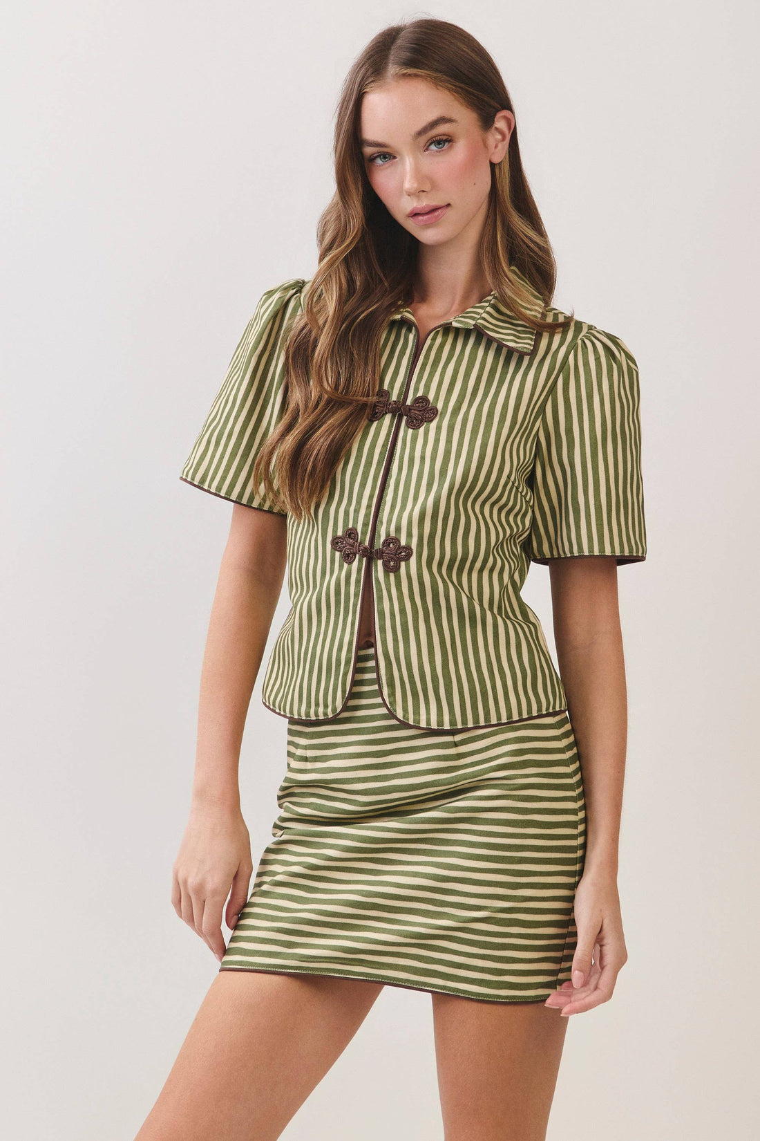 CT10179-Striped Frog Closure Collared Top: Green / M