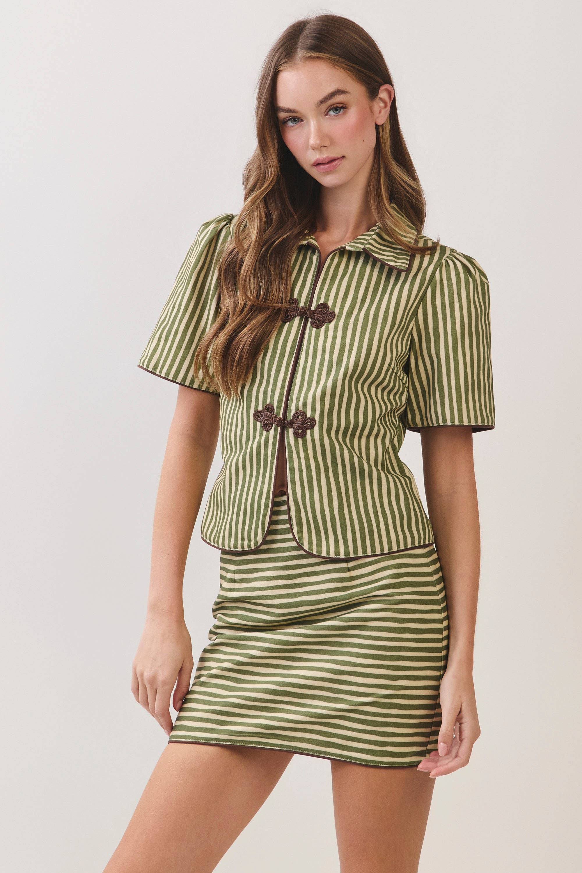 CT10179-Striped Frog Closure Collared Top: Green / S